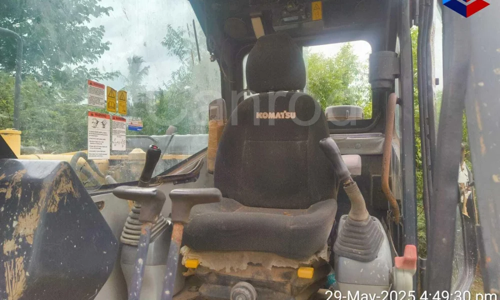 Komatsu PC130 Excavator